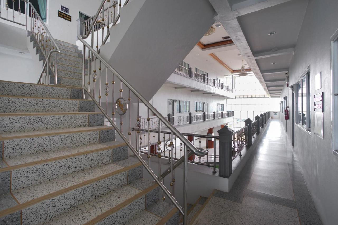Oyo 75394 Sakthong Grand Hotel チェンコーン エクステリア 写真