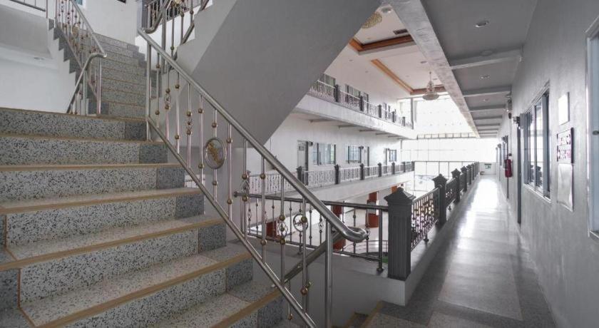 Oyo 75394 Sakthong Grand Hotel チェンコーン エクステリア 写真