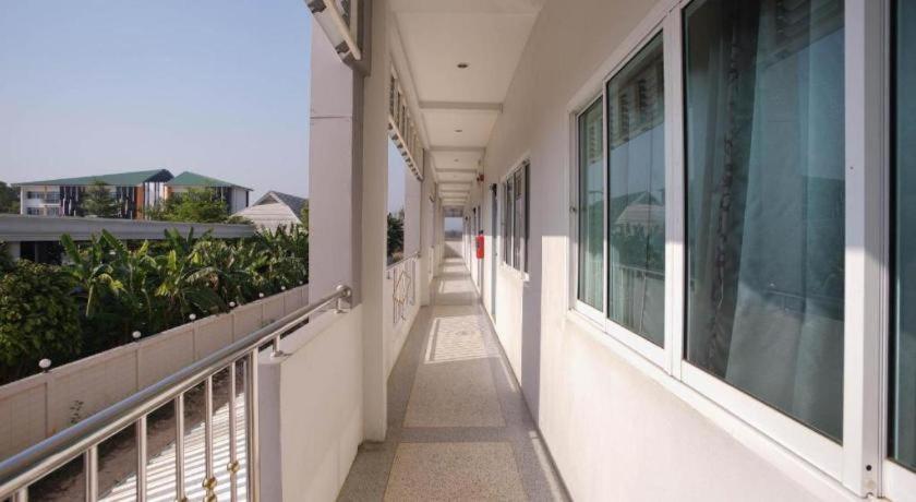 Oyo 75394 Sakthong Grand Hotel チェンコーン エクステリア 写真