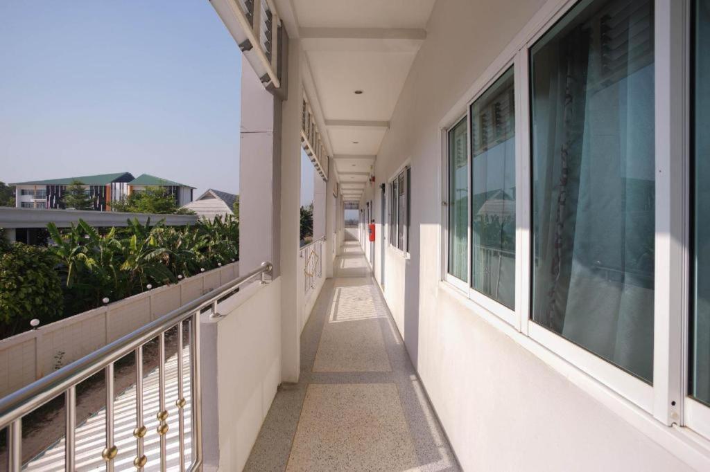 Oyo 75394 Sakthong Grand Hotel チェンコーン エクステリア 写真